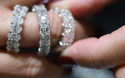 Błyszcząca miłość: najpiękniejsze zaręczyny i znalezienie idealnej biżuterii