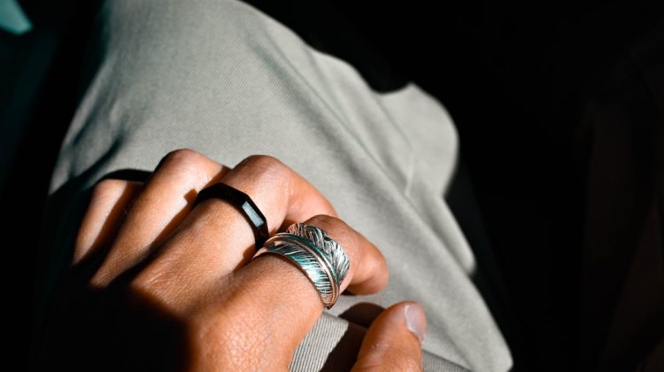 Photo Platinum wedding rings resale